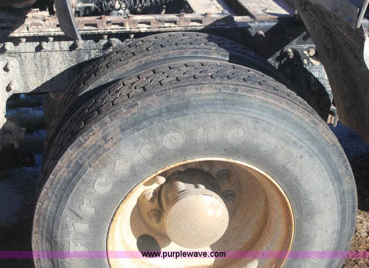 image for item 6494 1996 Peterbilt 385 semi truck