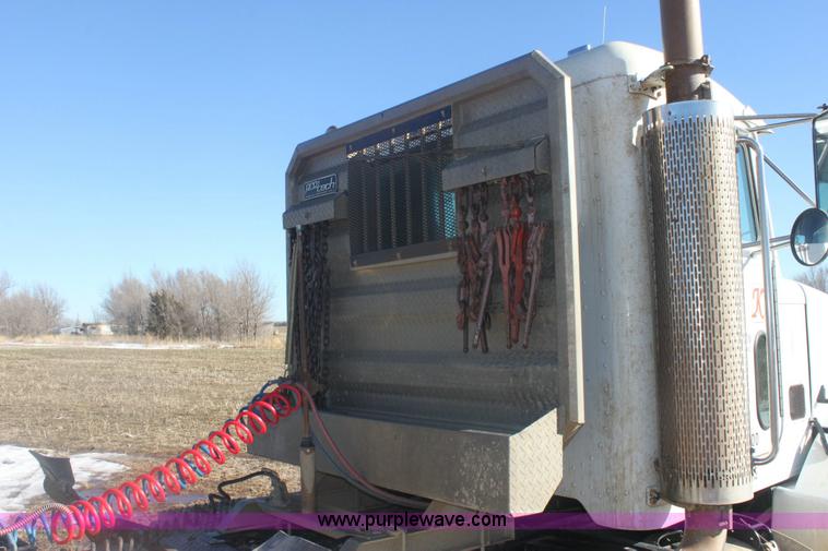 image for item 6494 1996 Peterbilt 385 semi truck