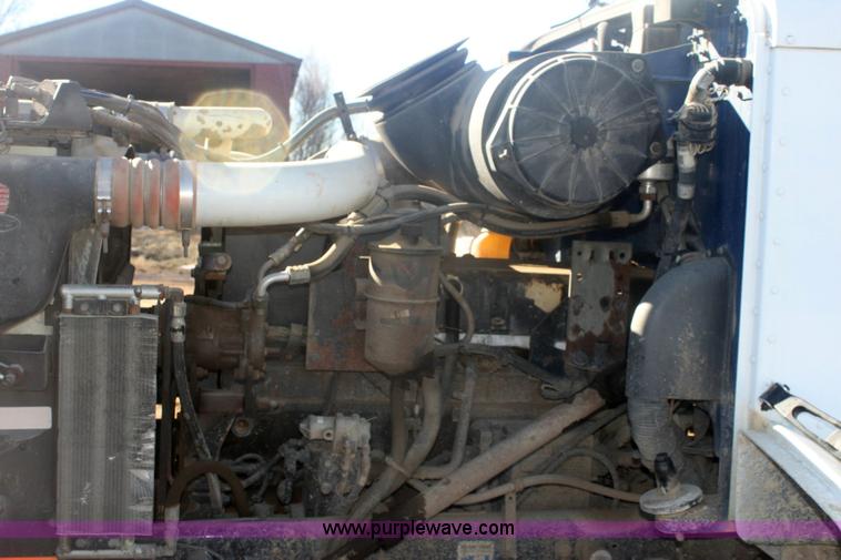 image for item 6494 1996 Peterbilt 385 semi truck