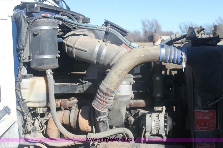 image for item 6494 1996 Peterbilt 385 semi truck