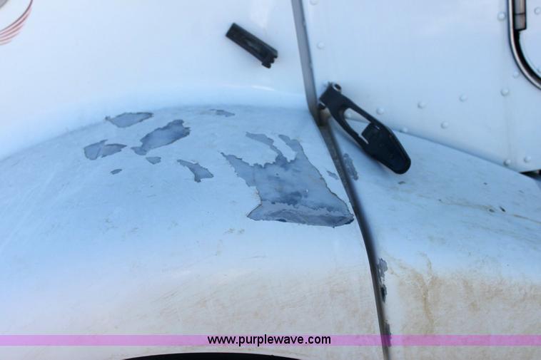 image for item 6494 1996 Peterbilt 385 semi truck