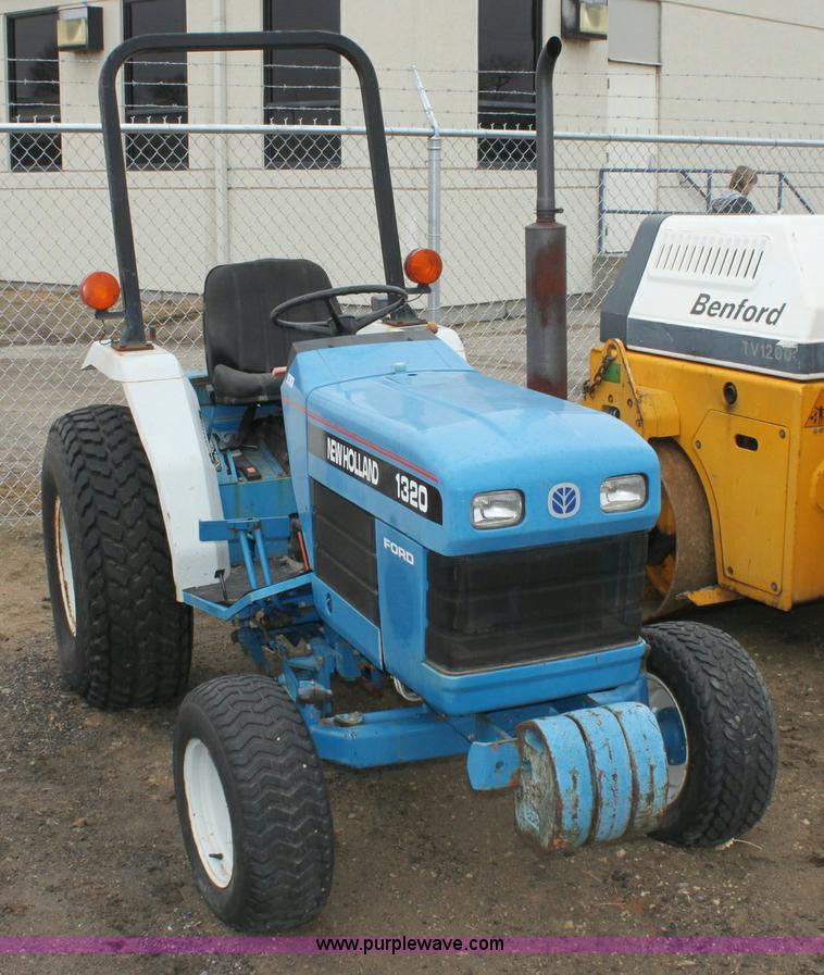 image for item 3063 1998 Ford New Holland 1320 tractor