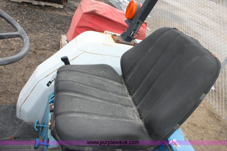 image for item 3063 1998 Ford New Holland 1320 tractor