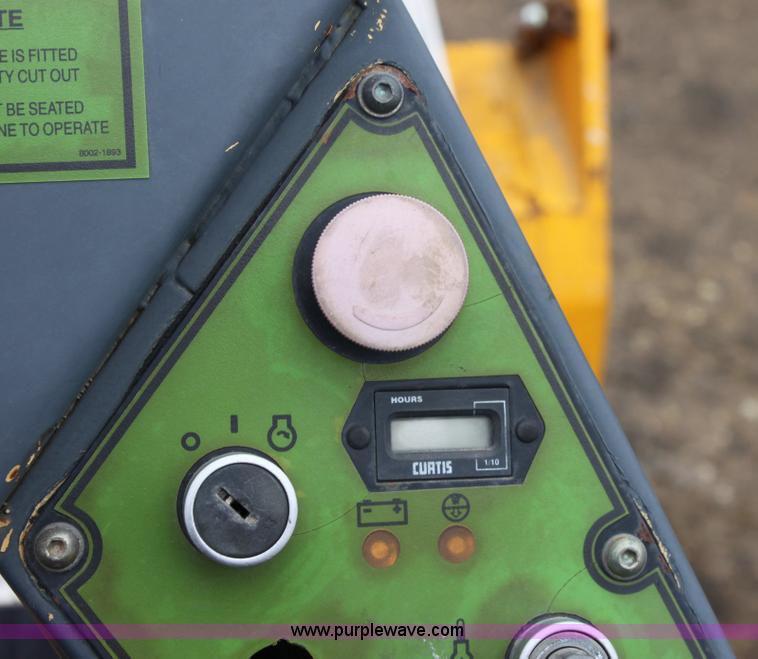 image for item 3064 1997 Benford TV1200DPR roller