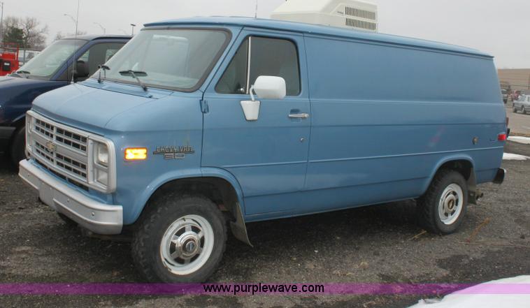 image for item 3065 1990 Chevrolet G30 cargo van
