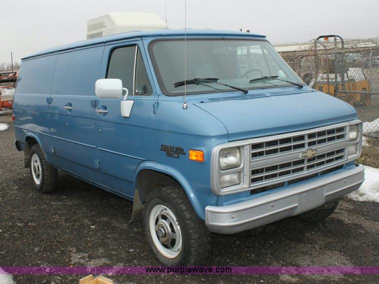 image for item 3065 1990 Chevrolet G30 cargo van