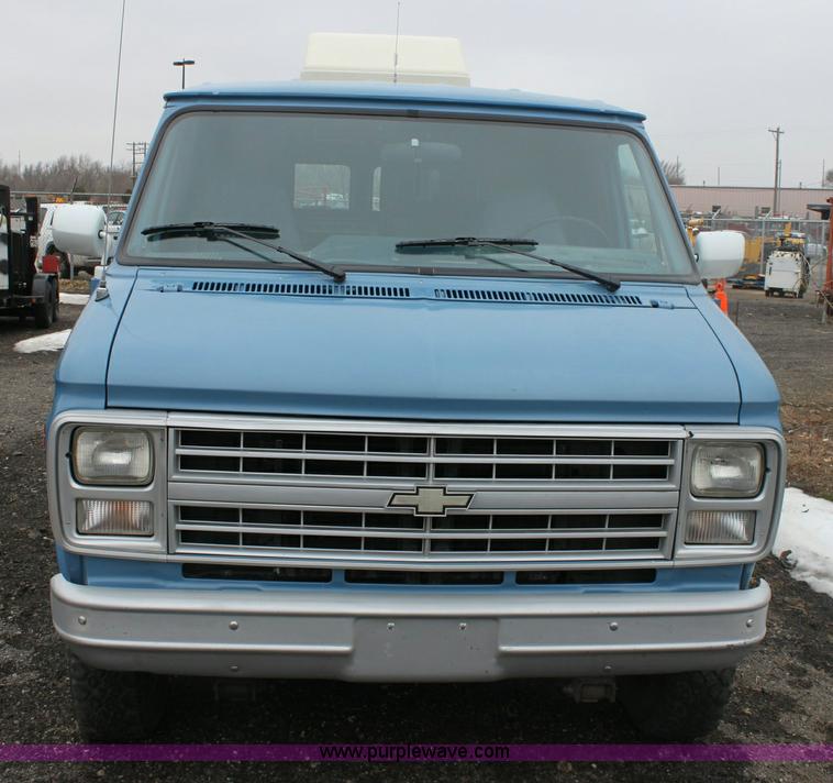 image for item 3065 1990 Chevrolet G30 cargo van