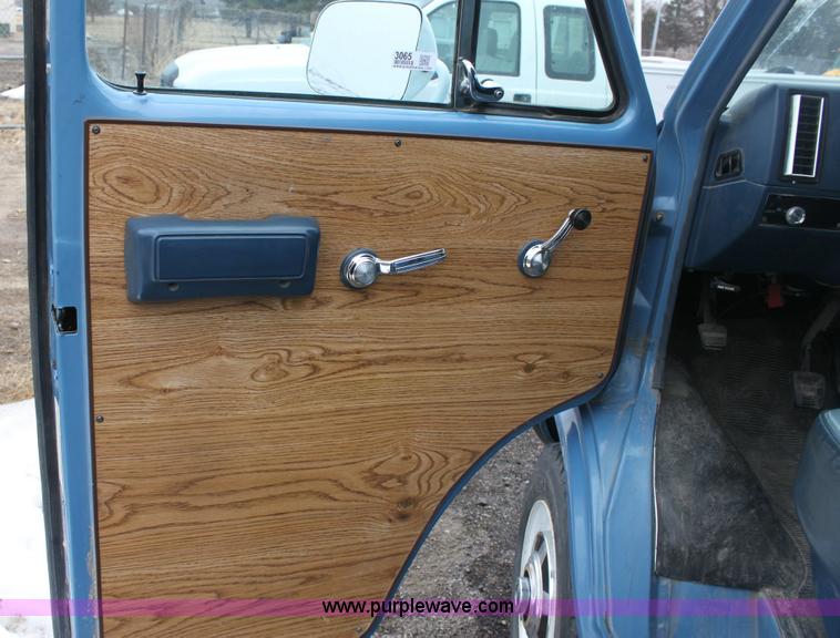 image for item 3065 1990 Chevrolet G30 cargo van