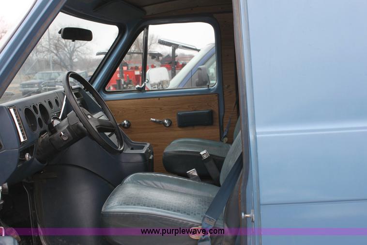 image for item 3065 1990 Chevrolet G30 cargo van