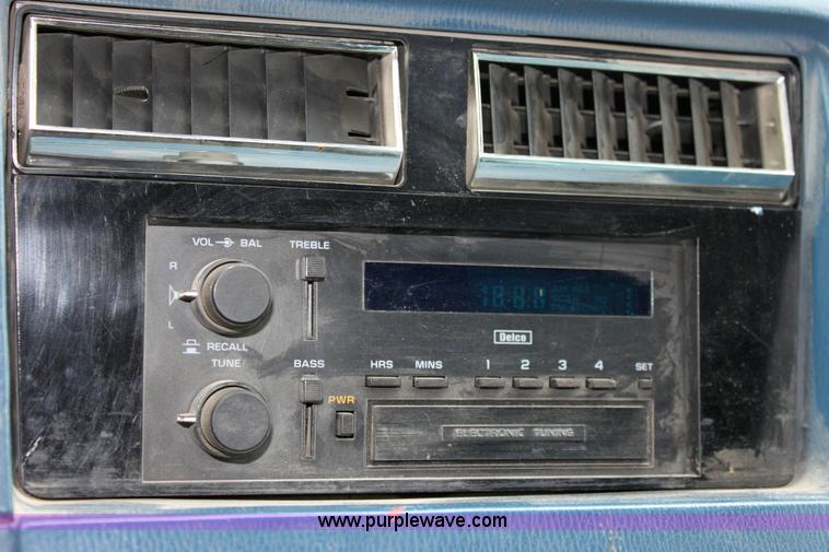 image for item 3065 1990 Chevrolet G30 cargo van