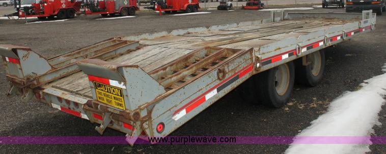 image for item 3067 2000 Interstate 20DTA flatbed utility trailer