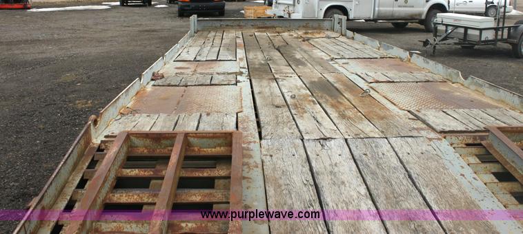 image for item 3067 2000 Interstate 20DTA flatbed utility trailer