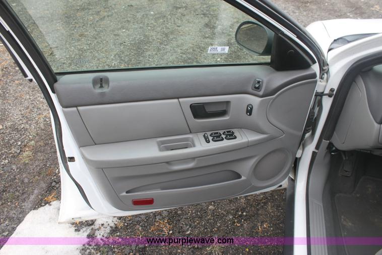 image for item 3068 2006 Ford Taurus SE