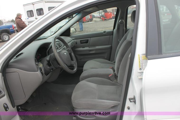 image for item 3068 2006 Ford Taurus SE