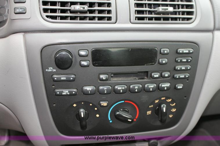 image for item 3068 2006 Ford Taurus SE