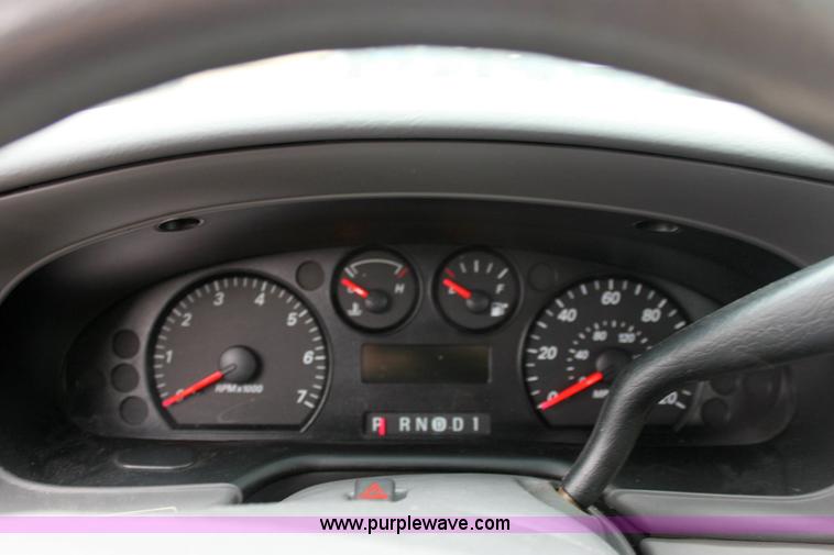 image for item 3068 2006 Ford Taurus SE