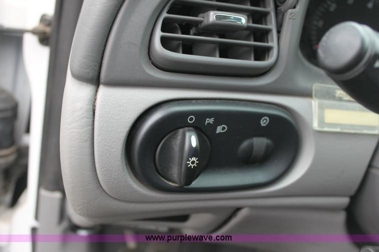 image for item 3068 2006 Ford Taurus SE