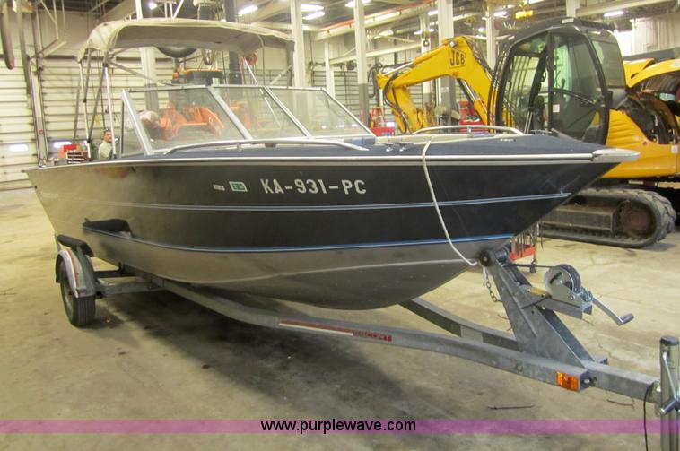 image for item 3073 1991 Blue Fin 1906 boat