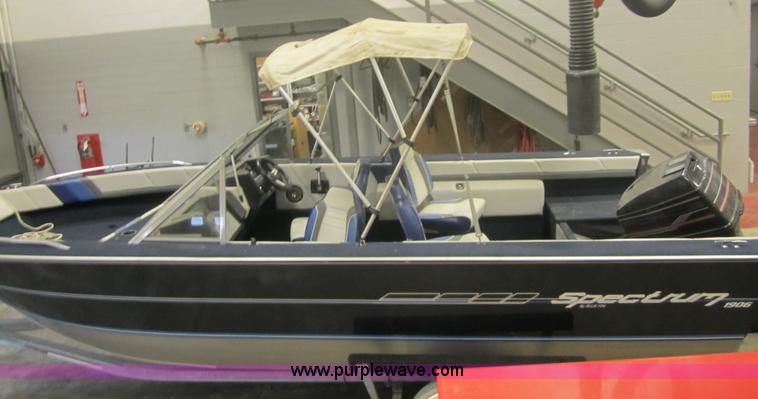 image for item 3073 1991 Blue Fin 1906 boat