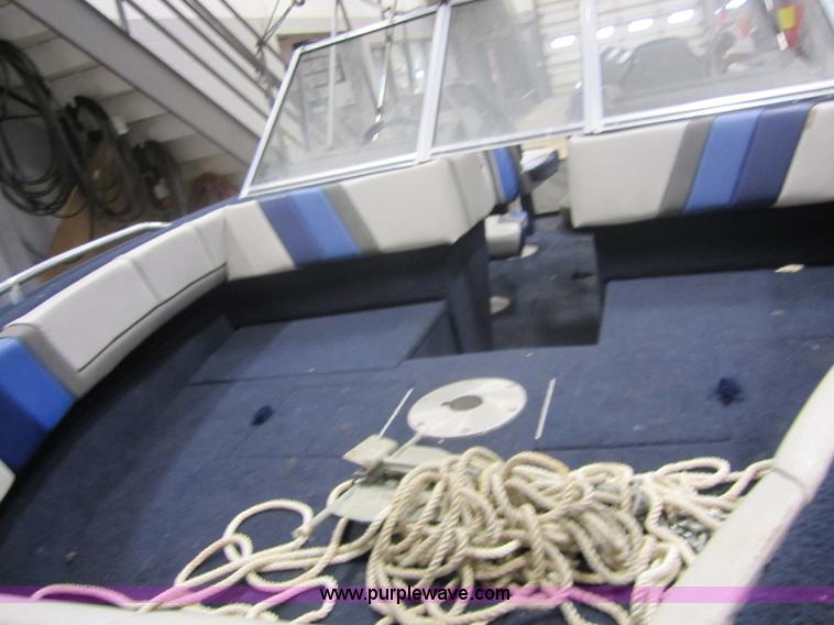 image for item 3073 1991 Blue Fin 1906 boat