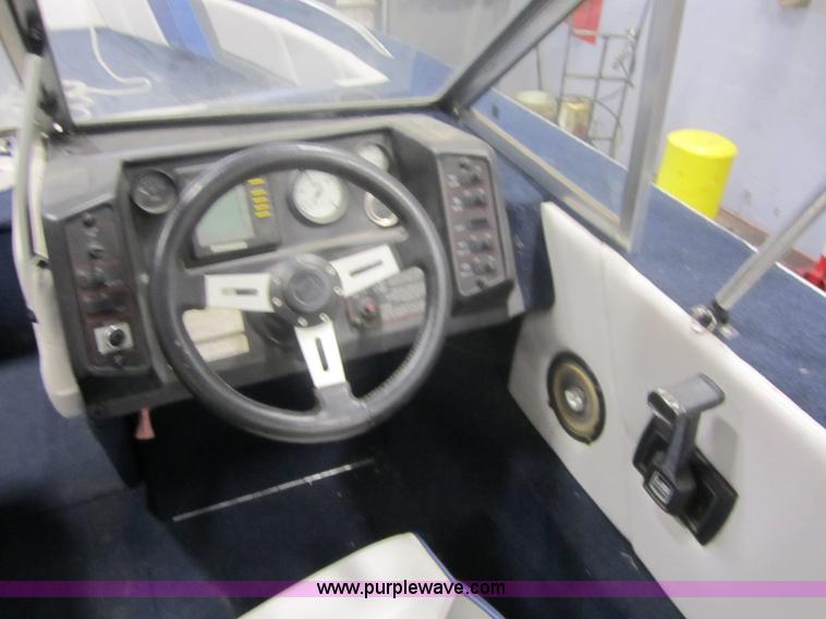 image for item 3073 1991 Blue Fin 1906 boat