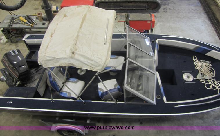 image for item 3073 1991 Blue Fin 1906 boat