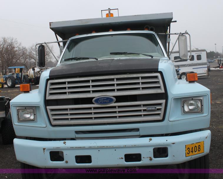 image for item 3092 1992 Ford F700 dump truck