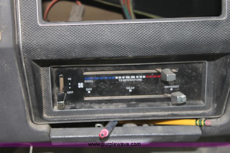 image for item 3092 1992 Ford F700 dump truck