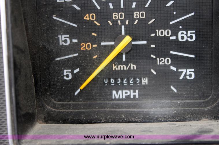 image for item 3092 1992 Ford F700 dump truck