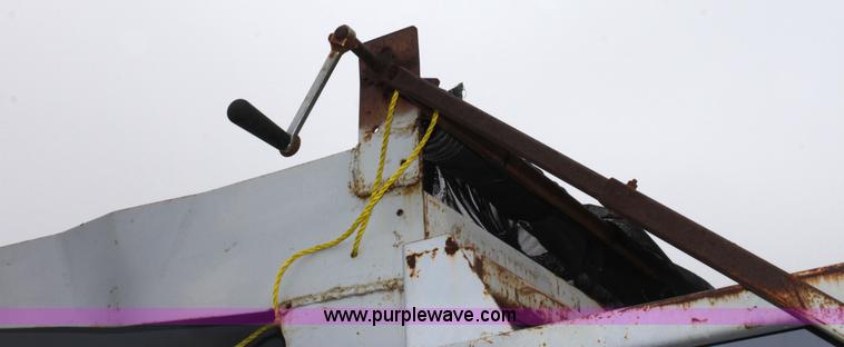 image for item 3092 1992 Ford F700 dump truck