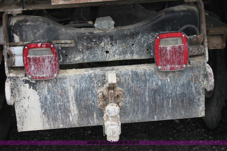 image for item 3092 1992 Ford F700 dump truck