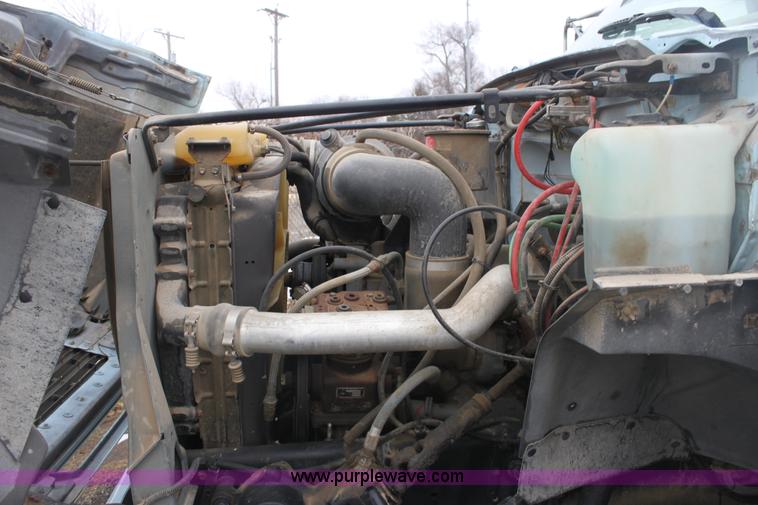 image for item 3092 1992 Ford F700 dump truck