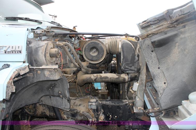 image for item 3092 1992 Ford F700 dump truck