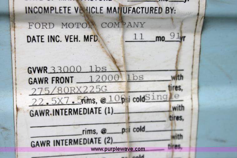 image for item 3092 1992 Ford F700 dump truck