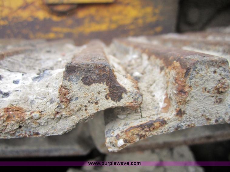 image for item 3094 1977 International 100E track loader