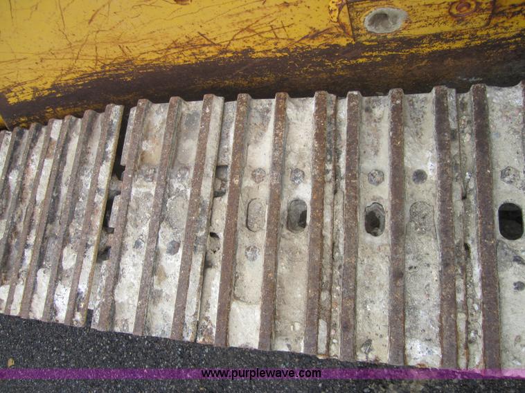 image for item 3094 1977 International 100E track loader