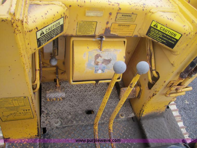 image for item 3094 1977 International 100E track loader