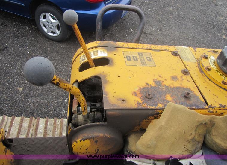 image for item 3094 1977 International 100E track loader