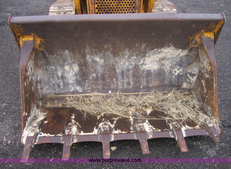 image for item 3094 1977 International 100E track loader