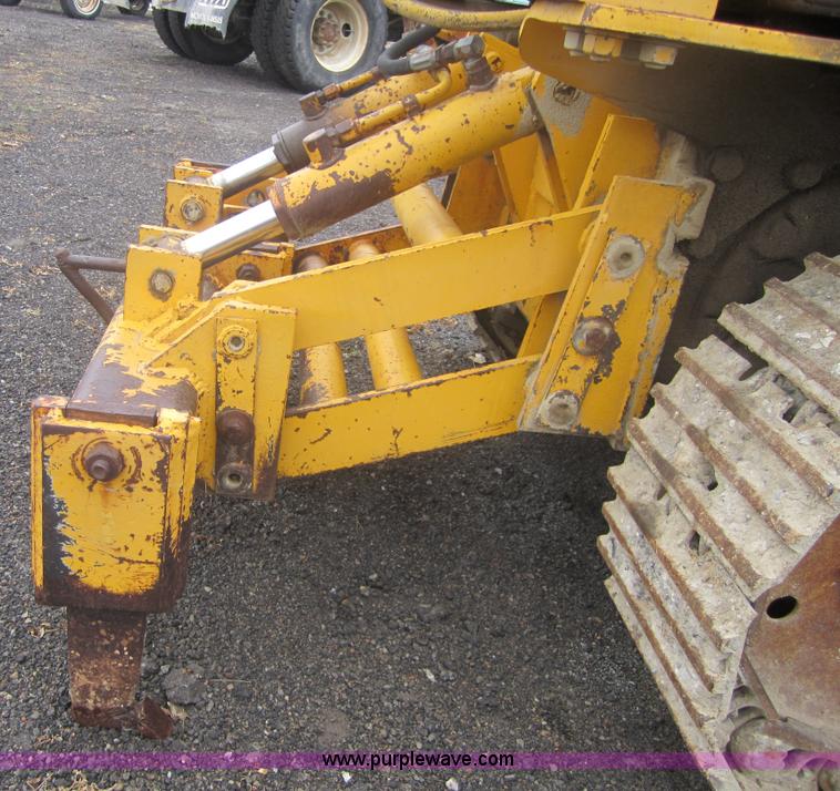 image for item 3094 1977 International 100E track loader