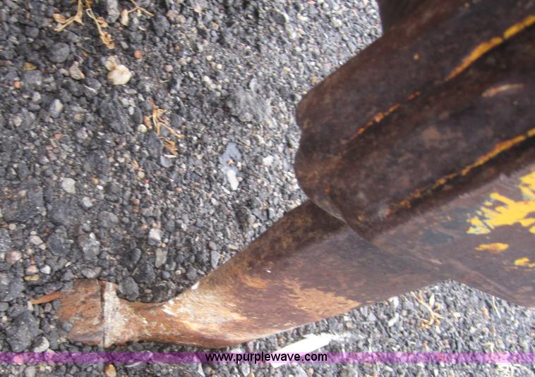 image for item 3094 1977 International 100E track loader