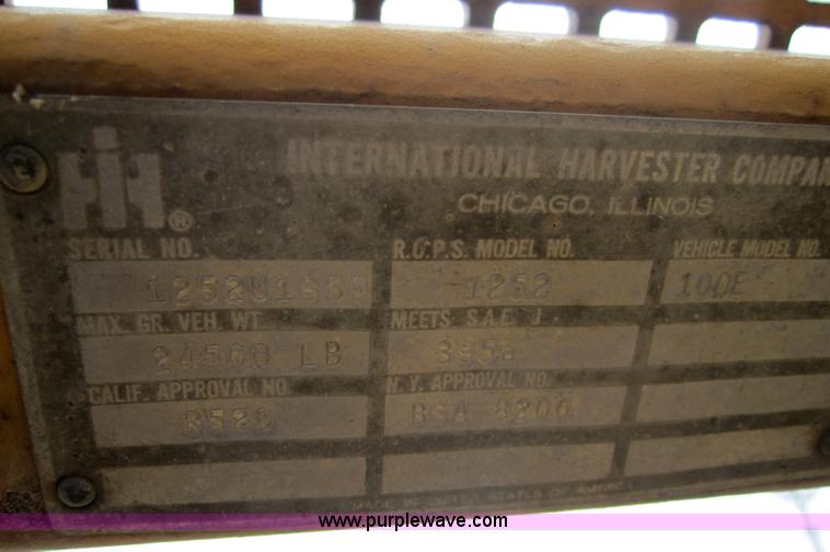 image for item 3094 1977 International 100E track loader