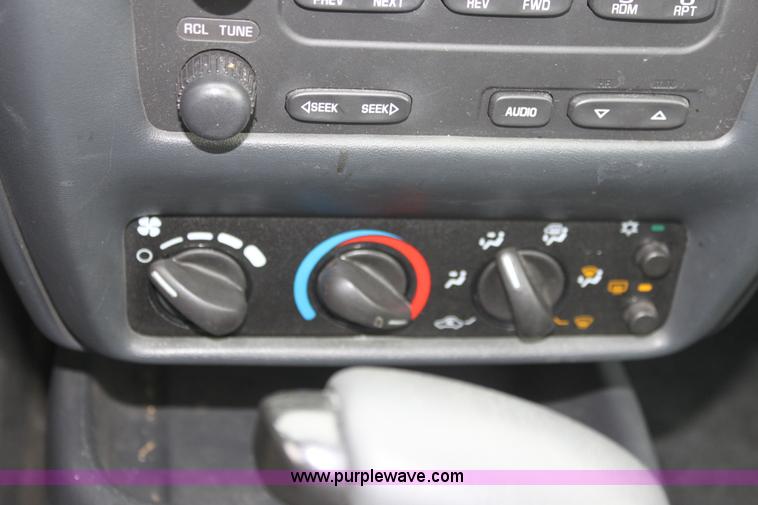 image for item 3095 2004 Chevrolet Cavalier