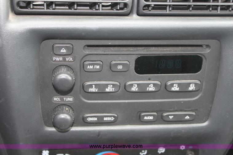 image for item 3095 2004 Chevrolet Cavalier