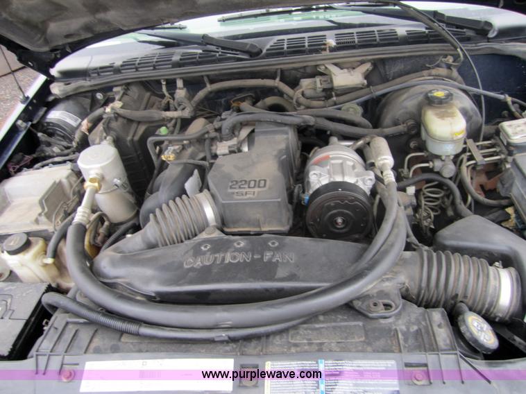 image for item 3096 2002 Chevrolet S-10 pickup truck