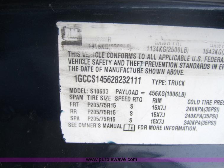 image for item 3096 2002 Chevrolet S-10 pickup truck