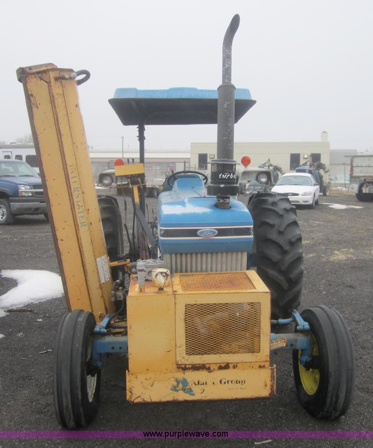 image for item 3098 1990 Ford 7740 New Holland tractor