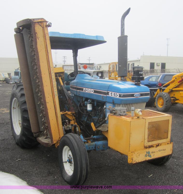 image for item 3098 1990 Ford 7740 New Holland tractor