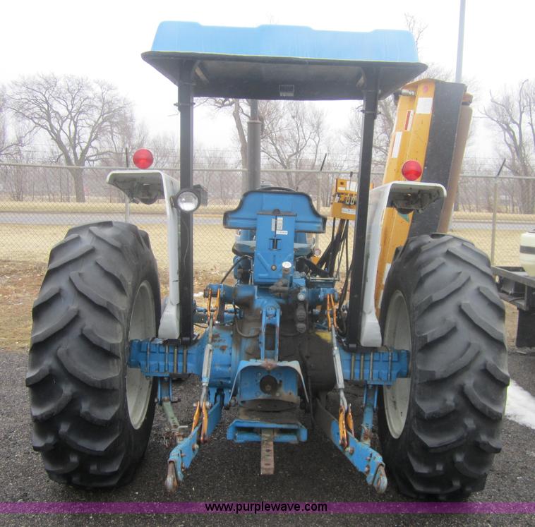 image for item 3098 1990 Ford 7740 New Holland tractor