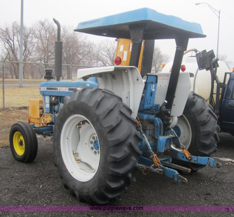 image for item 3098 1990 Ford 7740 New Holland tractor